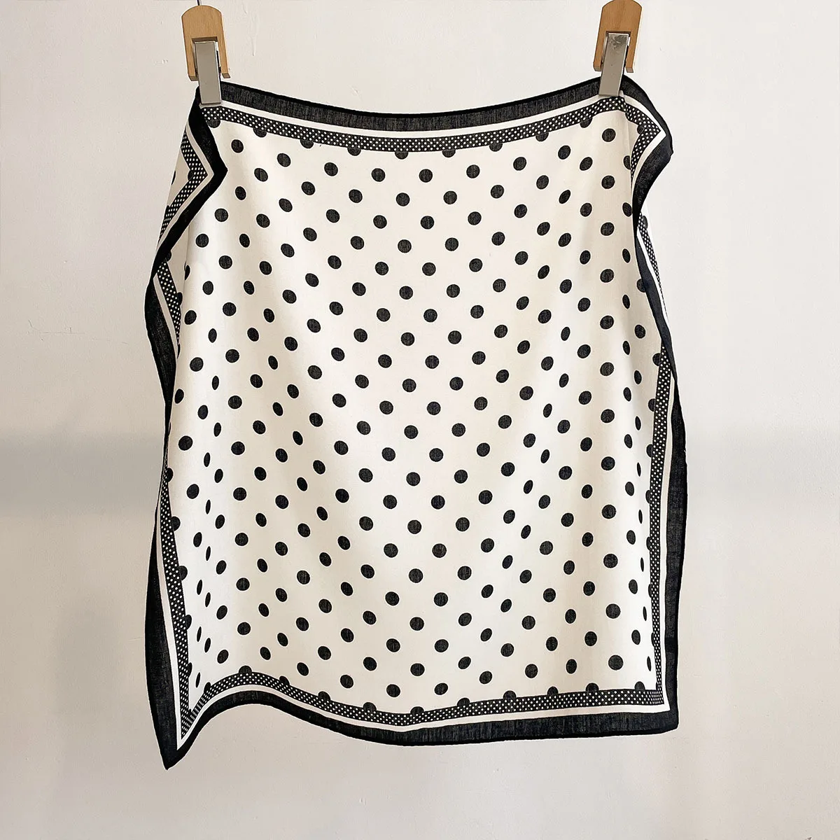 Luxury Polka Dot Printed Squar - Face Scarf Mask 评论和价格