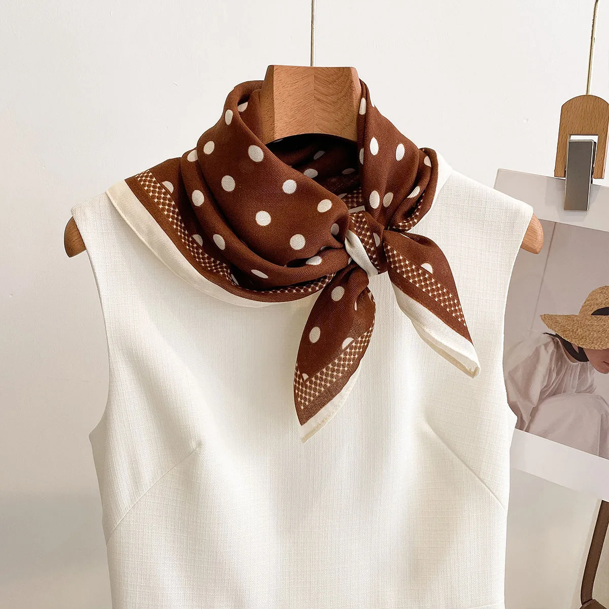 Luxury Polka Dot Printed Squar - Face Scarf Mask 评论和价格