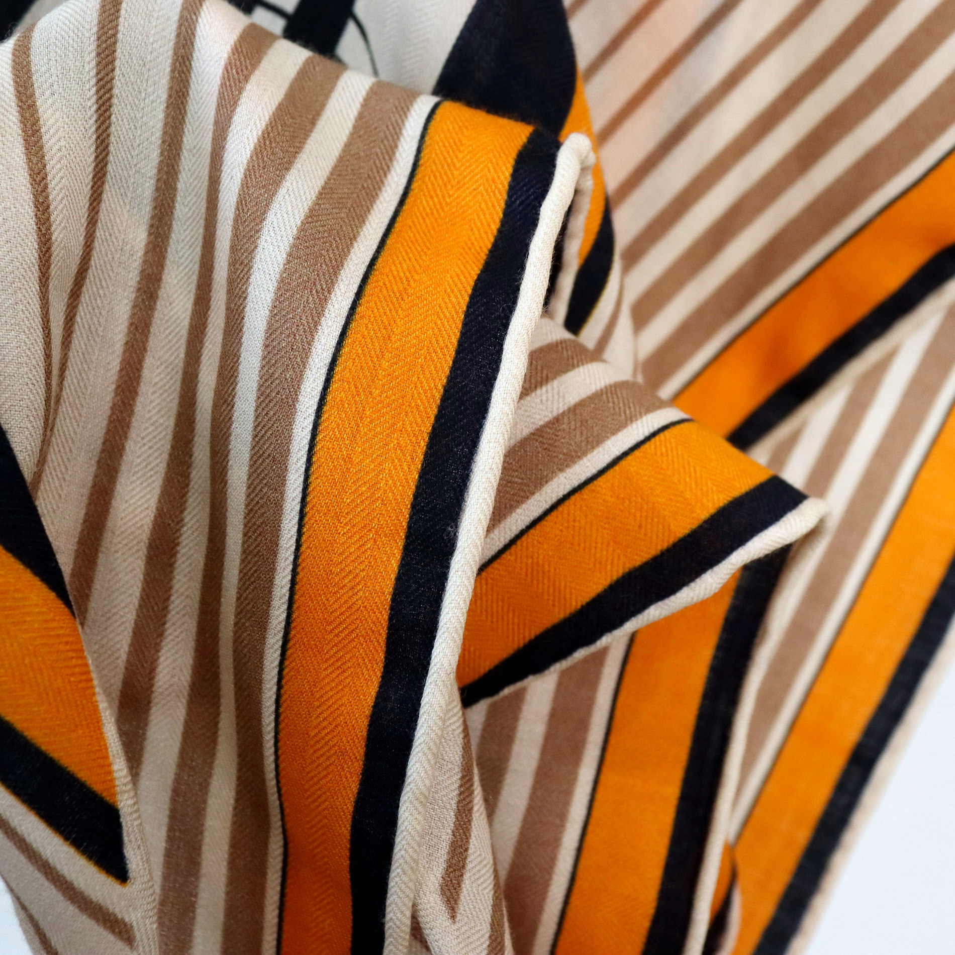 Vintage Equestrian Print Silk  - Pashmina Wrap Large 评论和价格